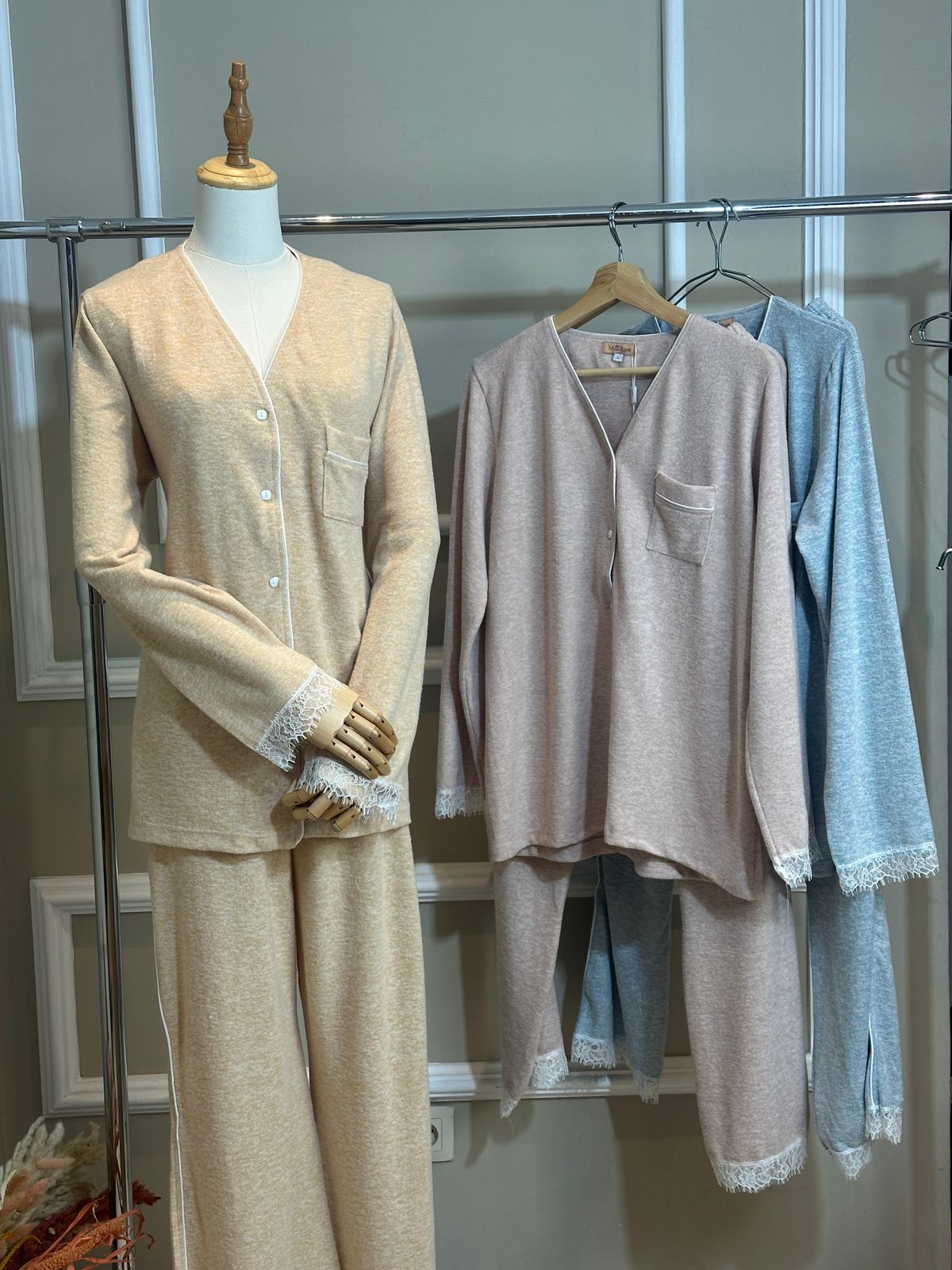 Ella - Pyjama Boutonné - Confort enveloppant et charme intemporel