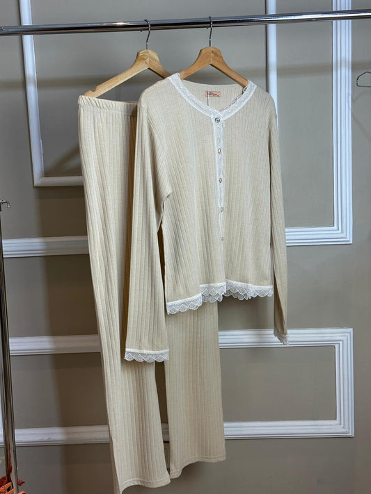 Eve - Pyjama boutonné - Élégance nocturne et raffinement sobre