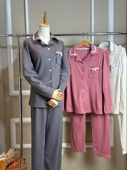 Lys d’Hiver - Pyjama boutonné -Pureté céleste et douceur