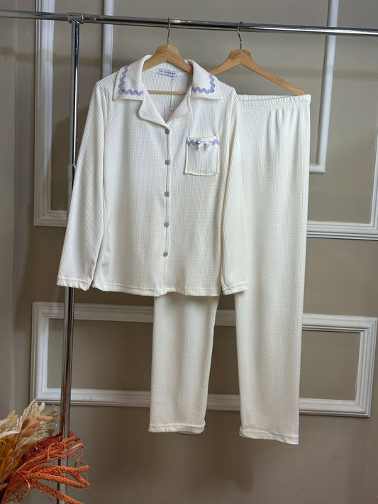 Lys d’Hiver - Pyjama boutonné -Pureté céleste et douceur