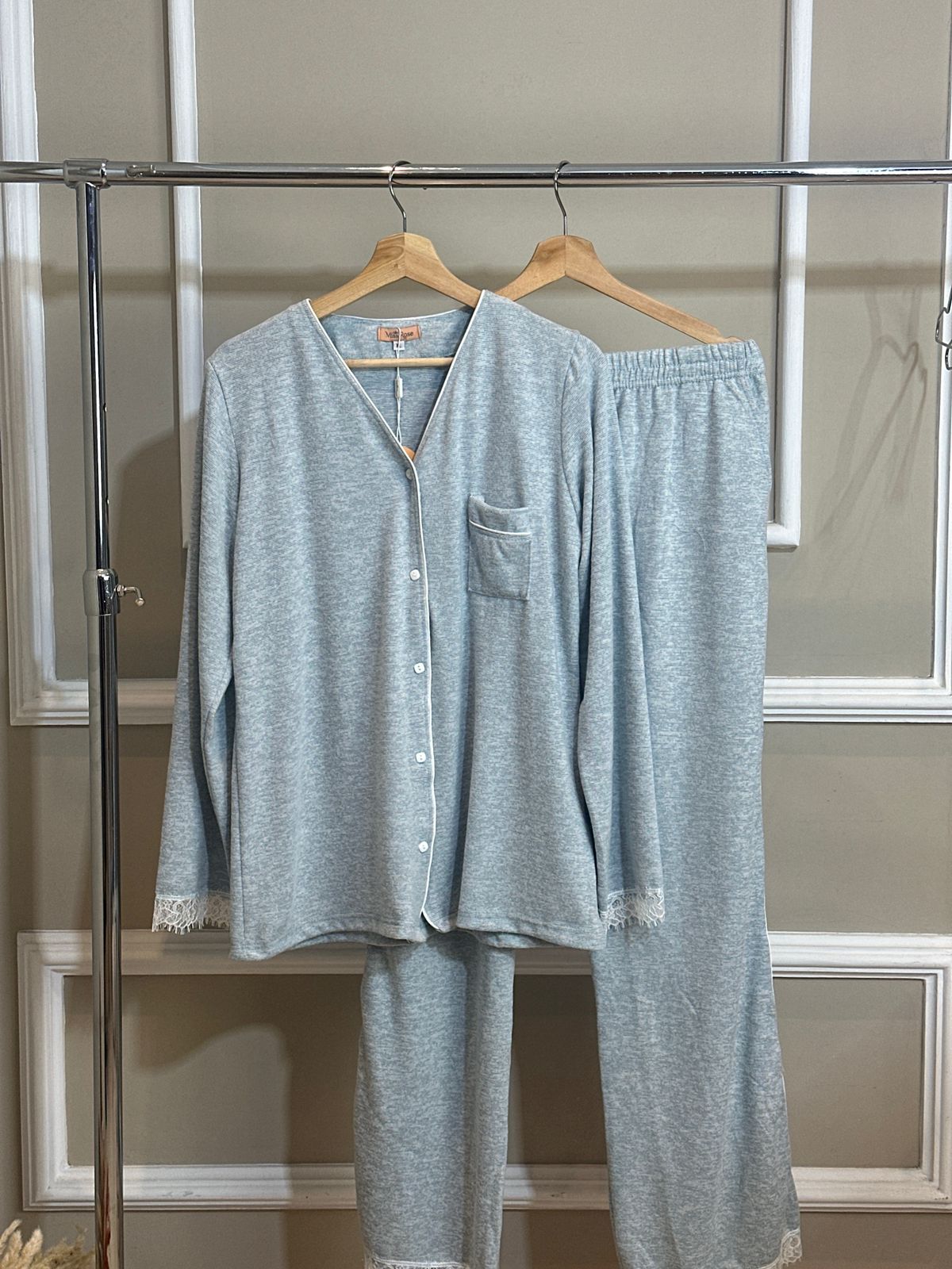 Ella - Pyjama Boutonné - Confort enveloppant et charme intemporel