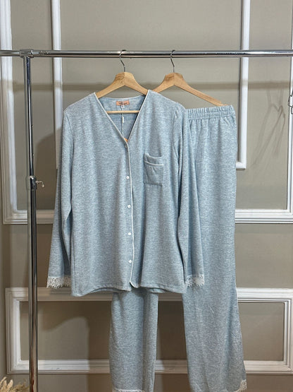 Ella - Pyjama Boutonné - Confort enveloppant et charme intemporel