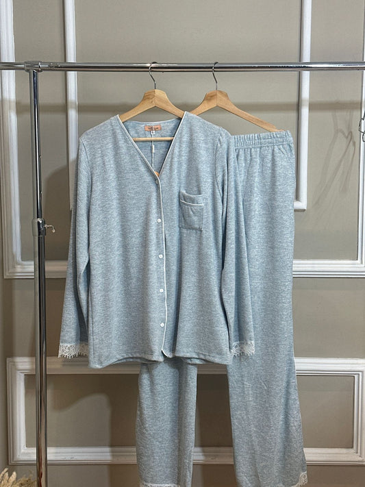 Ella - Pyjama Boutonné - Confort enveloppant et charme intemporel